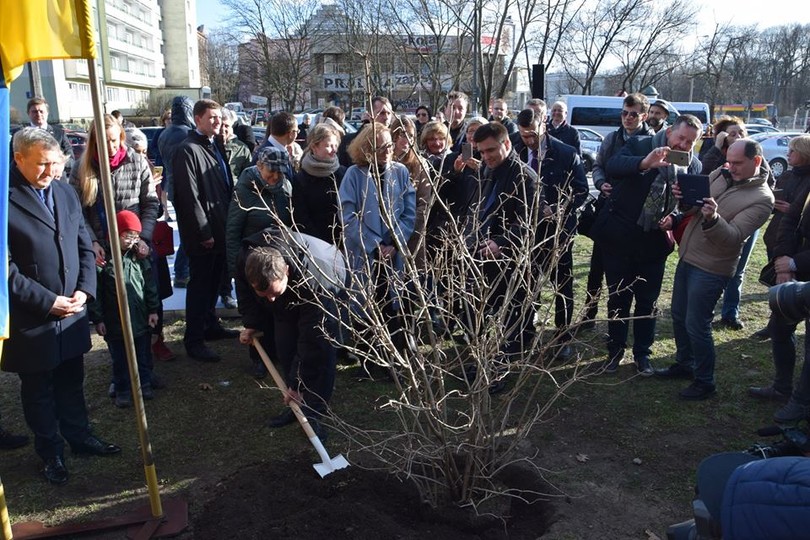 В польском городе Варшава 15 марта прошло торжественное открытие сквера имени поэта Василия Стуса. 