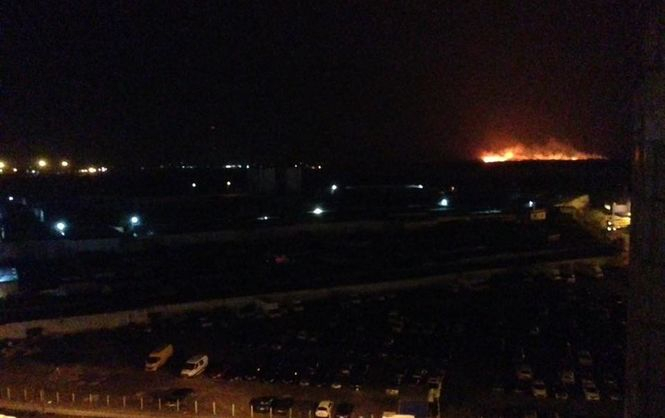 Причиной пожара в Дарницком районе Киева есть возгорания травы. 