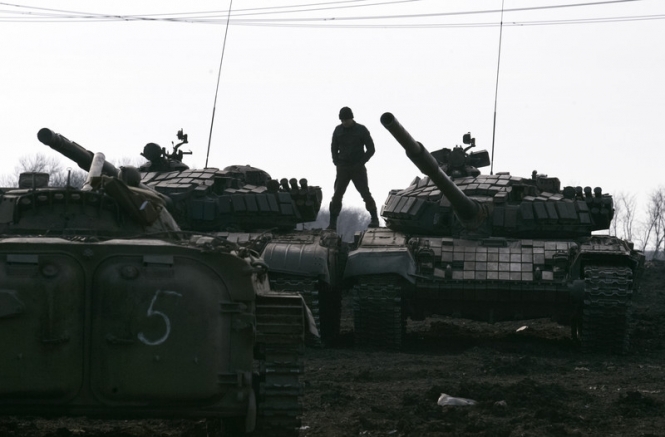 64 танка миссия ОБСЕ обнаружила в подконтрольной "ДНР" деревне Терновое, расположенной к востоку от Донецка. 