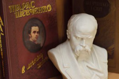 "Киевский метрополитен" в рамках акции ко дню рождения Тараса Шевченко 9 марта бесплатно провез 147 пассажиров за чтение ними стихов украинского поэта. 