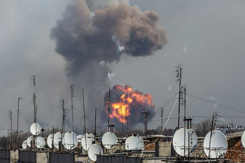 На складе ракетно-артиллерийского вооружения в Балаклее Харьковской области полностью потушили пожар. 