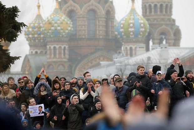 В воскресенье, 26 марта, по всей России прошли несанкционированные акции с требованием борьбы с коррупцией, в ходе которых были задержаны сотни людей. 