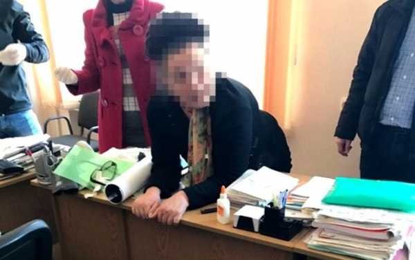 Сотрудники Службы безопасности Украины совместно с полицией задержали во Львове голову межрайонной медико-социальной экспертной комиссии. 