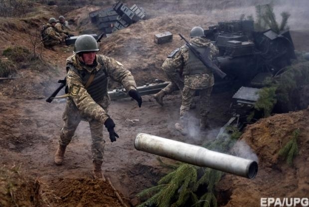 За последние сутки в зоне АТО ранены четверо украинских военных, еще трое травмированы. 