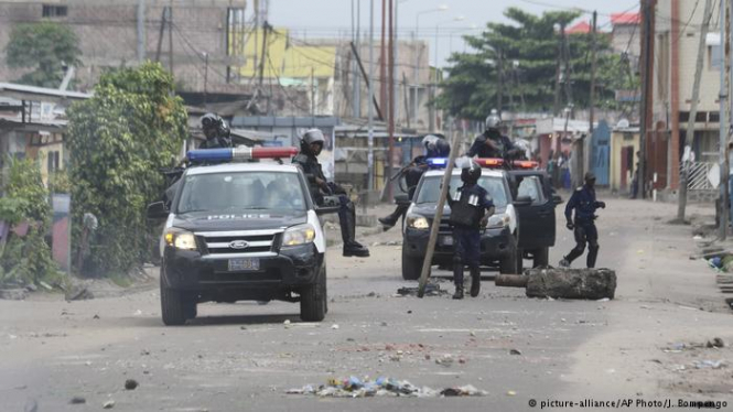 Отряды враждебного к власти Демократической Республики Конго группировки "Камуина Нсапу" устроили засаду в провинции Касаи и напали на колонну полицейских. 