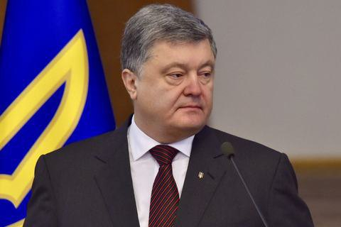 Президент Петр Порошенко заявил, что за так называемой "национализацией" зарегистрированных в Украине предприятий, расположенных в "ДНР" и "ЛНР", стоит Россия. 