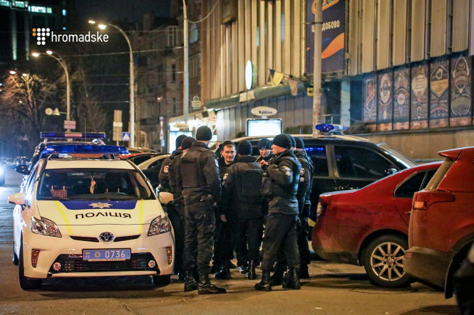 В центре Киева на улице Емельяновича-Павленко (бывшая ул. Суворова) произошла стрельба, в ходе которой мужчина получил ранение. 