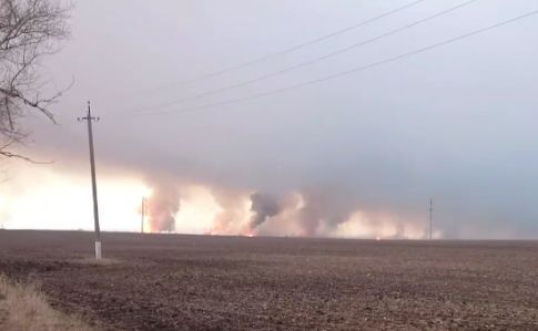 На то, чтобы локализовать пожар на военном складе в Балаклее, может уйти 2-3 дня и более. 