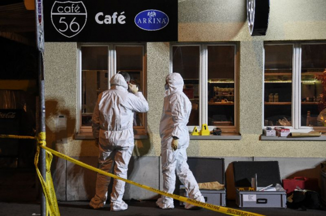 Двое мужчин были застрелены и один серьезно ранен в четверг вечером в одном из кафе швейцарского города Базель. 