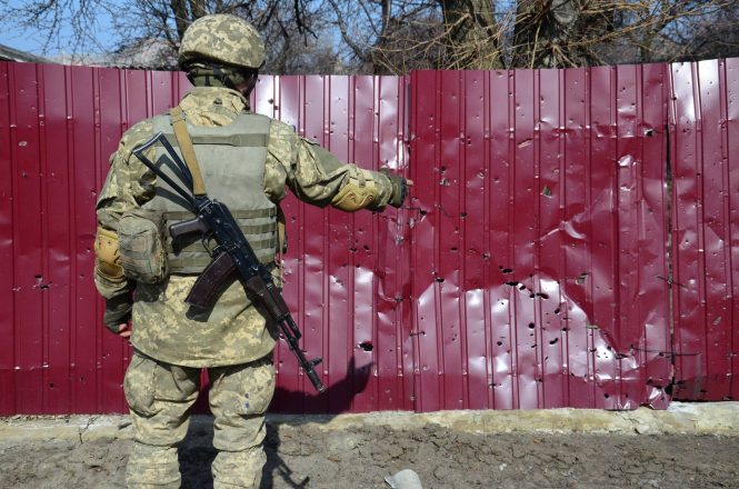 Количество обстрелов позиций вооруженных сил Украины уменьшилась, зафиксировано 19 случаев открытия огня. Ранены два украинских защитников. 