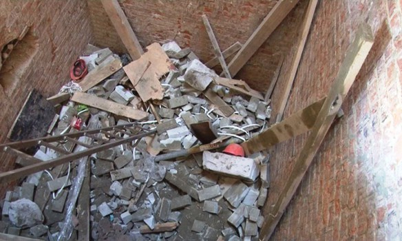 Во Львове в результате обрушения конструкций в лифтовой шахте погиб один человек, еще один – травмирован. 