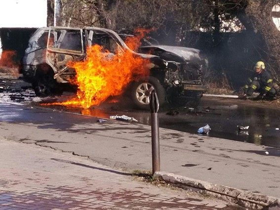 В центре Мариуполя взорвался автомобиль. 
