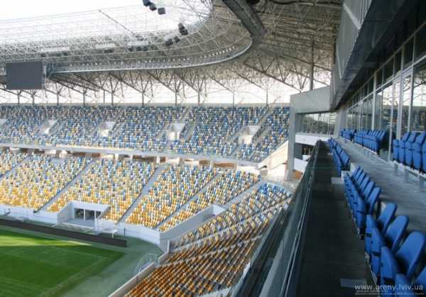 Во Львове на стадионе "Арена Львов" демонтировали 7000 кресел со зрительских трибун. 