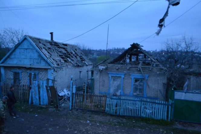 В зоне проведения АТО продолжаются обстрелы позиций Вооруженных Сил Украины и мирных населенных пунктов вдоль линии разграничения. 