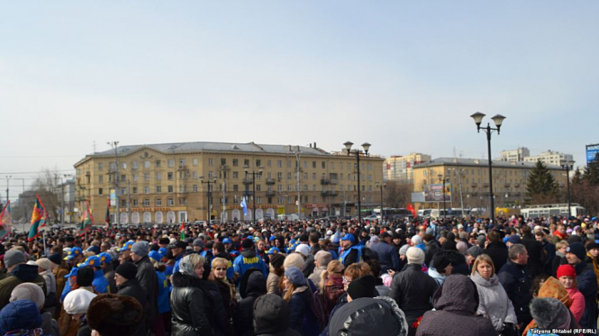 Антитеррористические митинги и акции памяти погибших в результате теракта в петербургском метро прошли в субботу, 8 апреля, в крупных городах России 