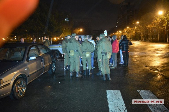 Вечером на Пасху в центре Николаева произошла массовая драка, в которой с обеих сторон участвовало около 20 человек. 