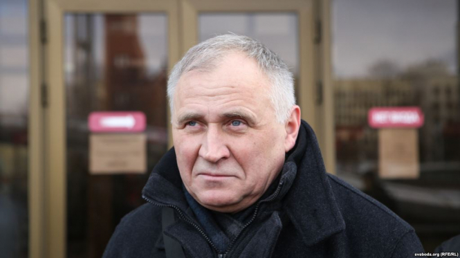 Оппозиционного белорусского политика Николая Статкевича, который призвал своих сторонников выйти 1 мая на протест против политики президента Александра Лукашенко, приговорен к пяти суткам административного ареста. 