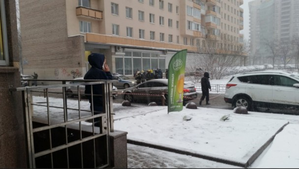 В Санкт-Петербурге у библиотеки имени Чернышевского на Васильевском острове произошел взрыв. 