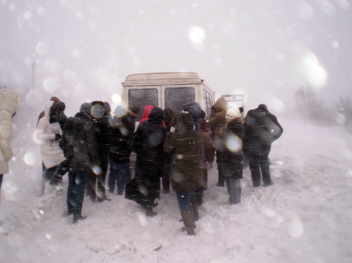 В Одесской области ночью выпал снег, что привело к возникновению чрезвычайных ситуаций по всей области. 