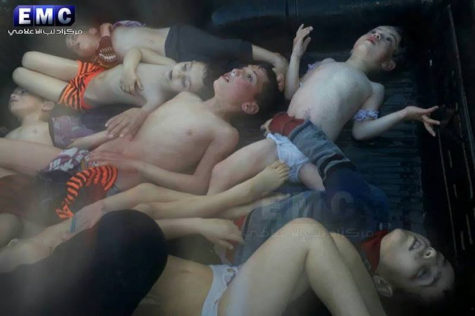 Совет Безопасности ООН проведет экстренную встречу после того, как в результате возможной химической атаки в Сирии погибли и пострадали десятки гражданских. 