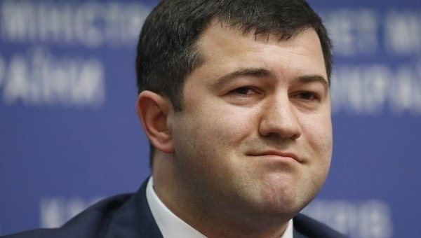 Директор Национального антикоррупционного бюро Украины Артем Сытник сказал, что не знает, где находится отстранен председатель Государственной фискальной службы Роман Насиров. 