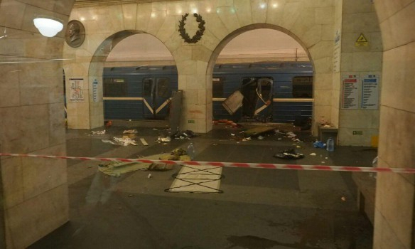 Ответственность за теракт в метро Санкт-Петербурга взяла на себя связанная с "Аль-Каидой" группировка. 