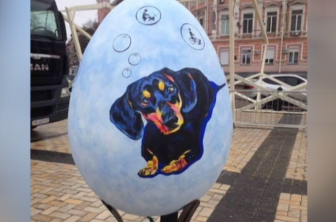 С фестиваля писанок на Софийской площади в Киеве украли одно из яиц. 