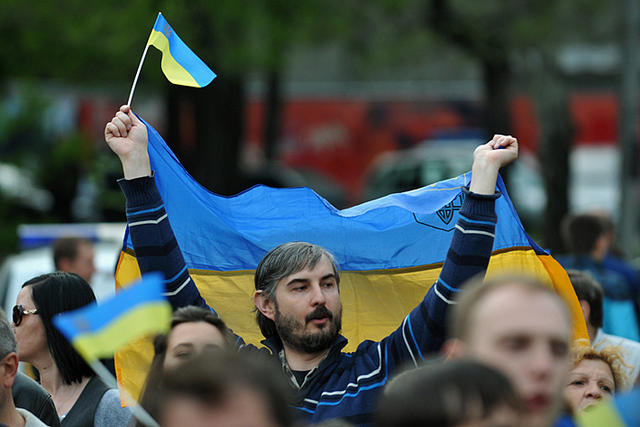 28 апреля 2014 года в Донецке сторонники "русского мира" в камуфляже и с битами разогнали акцию граждан за единую Украину. 