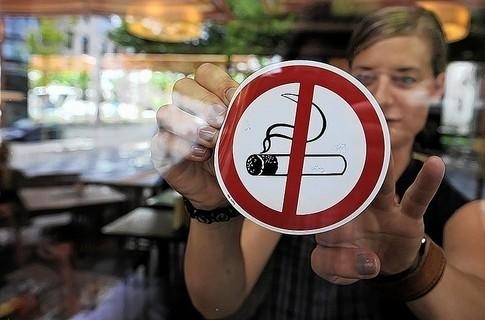 Киевский городской совет просит Раду и Кабмин увеличить штрафы за курение в запрещенных местах до 17-20 тысяч гривен. 