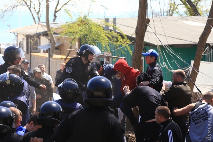 Полиция задержала в Одессе 10 участников конфликта на пляже. 