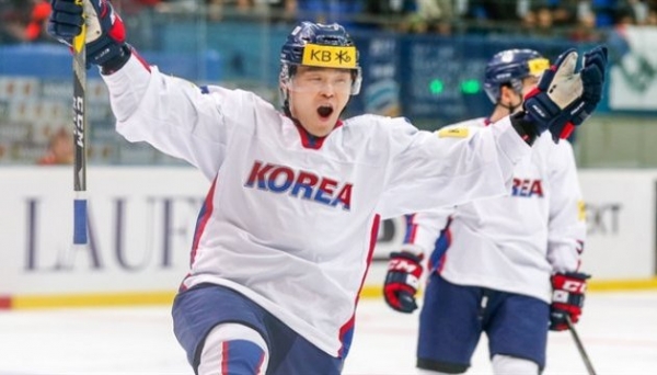 Сборная Республики Корея победила хоккеистов Казахстана на чемпионате мира по хоккею с шайбой в дивизионе ИА, проходящей в Украине. 