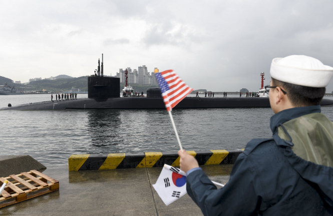 КНДР угрожает затопить американский атомная подводная лодка USS Мичиган, который прибыл в Южную Корею на этой неделе. 