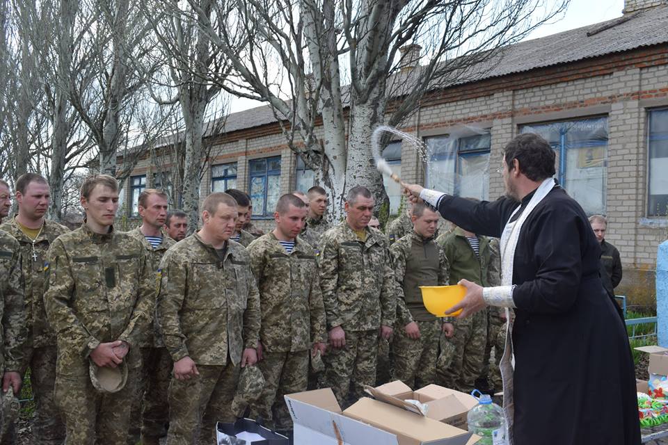 В подразделениях Вооруженных сил Украины в зоне проведения антитеррористической операции состоялись пасхальные богослужения. 