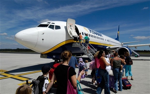 Ryanair продает билеты из Киева и Львова в Лондон по € 24,99 (719 грн). Такая цена будет доступной только на сайте авиакомпании до полуночи понедельника, 17 апреля. 