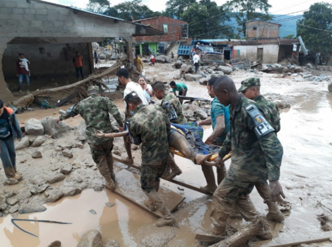 В результате оползня в районе юго-западной границы Колумбии погибли более сотни человек, еще около 200 человек пропали без вести, 400 - получили ранения. 