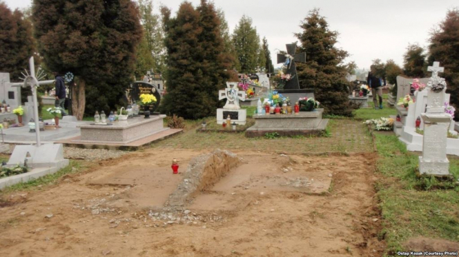 После проведения археологических исследований и подтверждения, что в этом месте действительно останки украинский, могилу воинов УПА может быть упорядочено на кладбище в Грушовичах. 