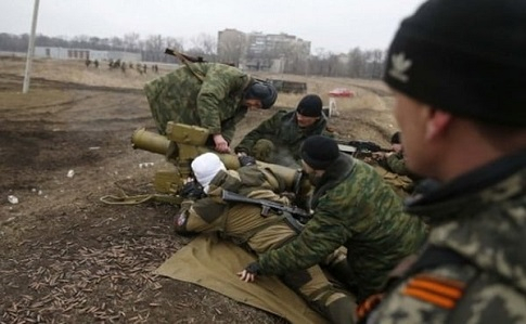 Пророссийские боевики на Донбассе по состоянию на 18:00 четверга 22 раза открывали огонь в направлении позиций украинских военных, ранения получили четверо бойцов. 