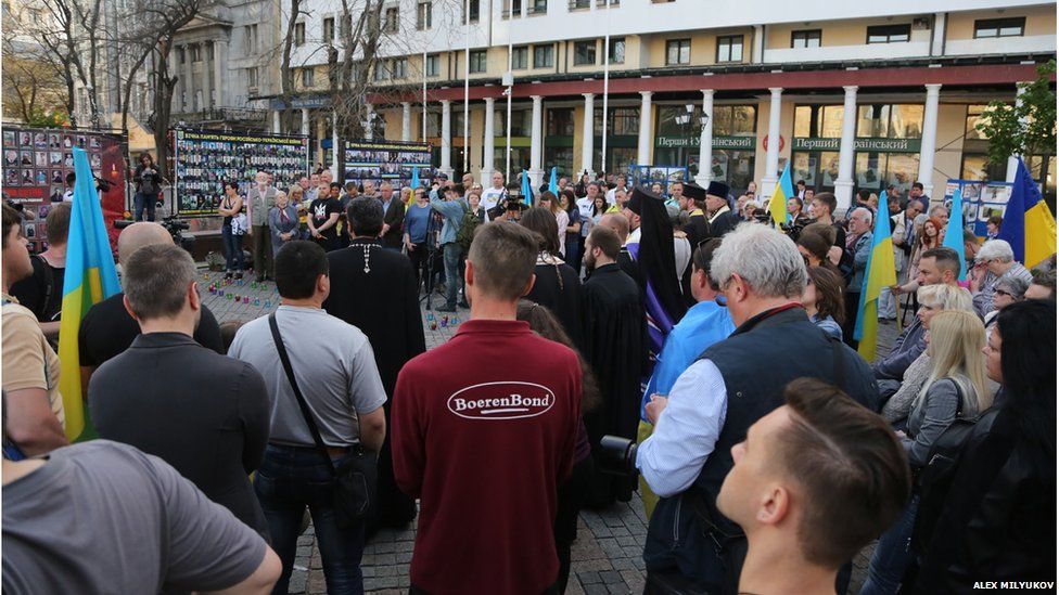 Одесситы третий год вспоминают жертв трагедии 2 мая 2014 года. В городе состоялись три митинга, участие в которых приняли тысячи горожан. 