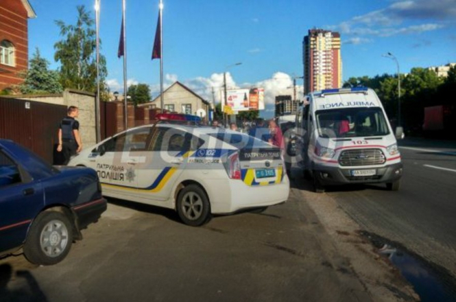 В Дарницком районе города на территории частной станции техобслуживания произошел взрыв. 