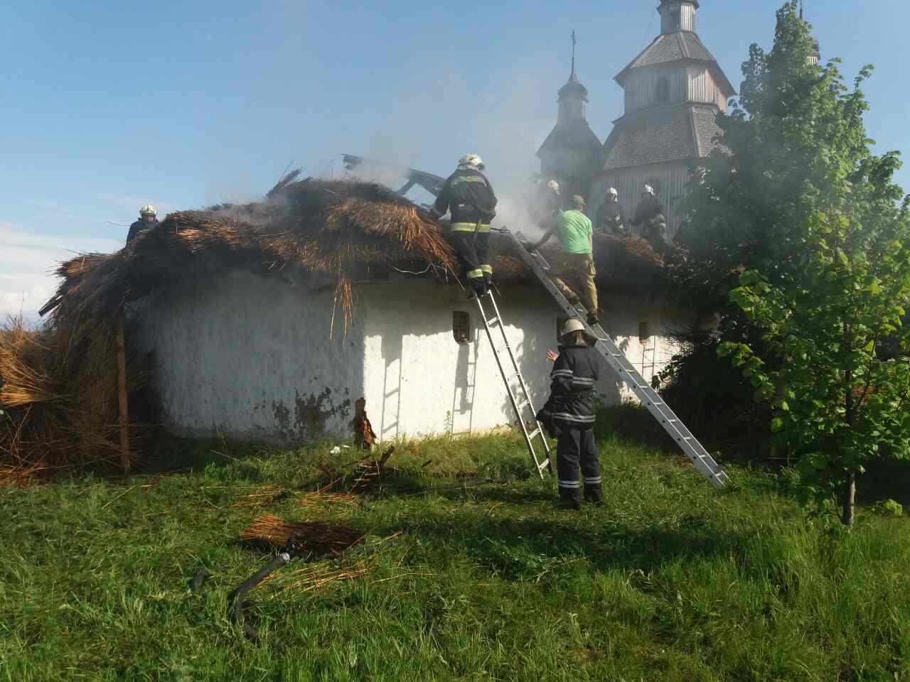 8 мая на острове Хортица в историческом комплексе Запорожская Сечь вспыхнул огонь. 