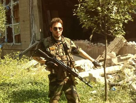 29-летний Гийом Кувелье, который в 2014-2015 годах принимал участие в конфликте на востоке Украины в рядах боевиков террористической группировки "ДНР", в 2017 году прошел обучение в вооруженных силах США и сейчас служит на Гавайских островах. 