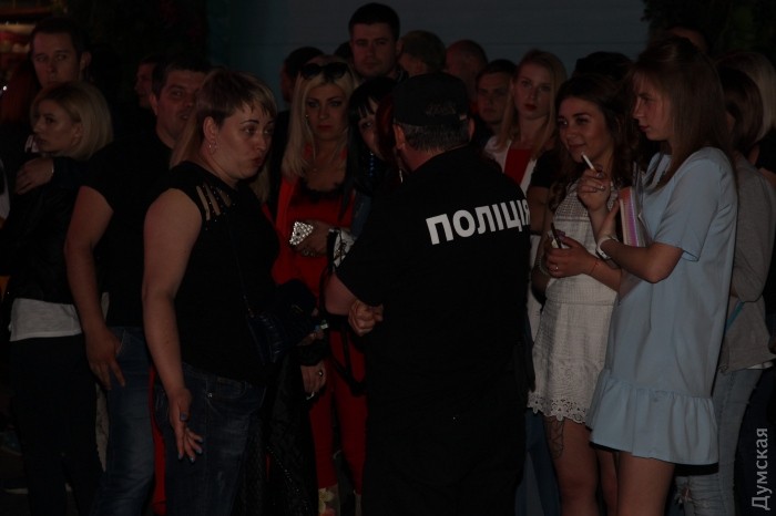 В Одессе 28 мая активисты пытались блокировать выступление певицы Светланы Лободы в клубе "Ибица". 