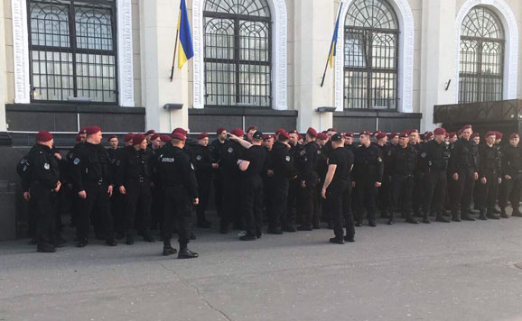 Для патрулирования в Одессу прибыли дополнительные спецподразделения и тактические группы Национальной полиции Украины. 
