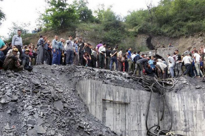 В результате взрыва на угольной шахте на севере Ирана погибли по меньшей мере 35 рабочих. 