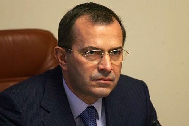 Интерпол снял с розыска еще одного чиновника времен Януковича - бывшего секретаря СНБО и главу АП - Андрея Клюева. 