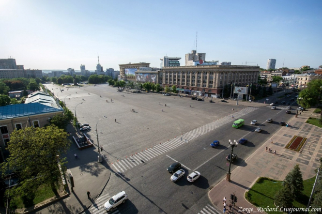 В Харькове из-за ложного сообщения о заминировании центральной площади Свободы эвакуировали 420 человек. 