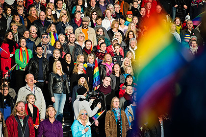 На Невском проспекте в центре Санкт-Петербурга задержаны около 10 ЛГБТ-активистов. 