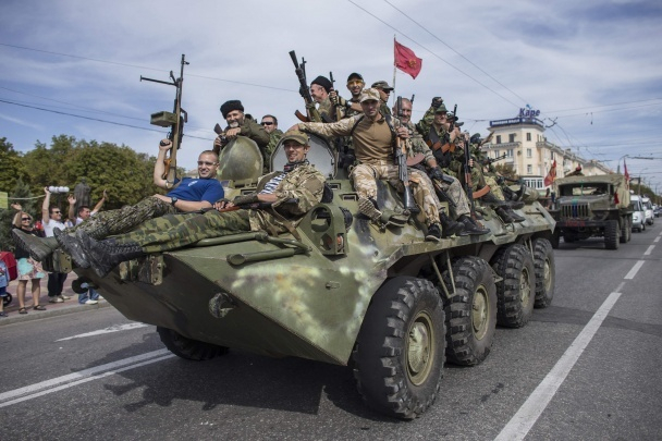 За прошедшие сутки, 4 мая, в том числе из тяжелой артиллерии, враг 58 раз открывал огонь по опорным пунктам украинских защитников, 10 военных получили ранения. 