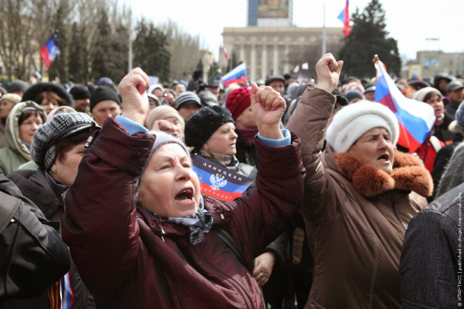 Оккупационное командование на Донбассе планирует в период майских праздников проведение "демонстраций" и "митингов" с привлечением значительного количества местного населения. 