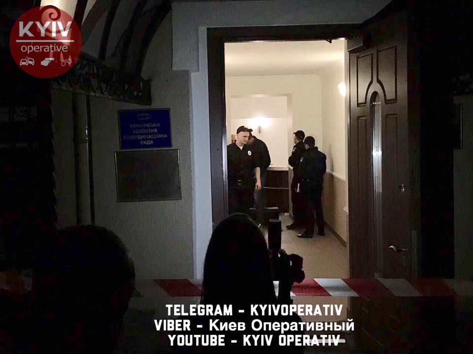 В Киеве в здании по адресу Антоновича, 3Б, где находится офис организации "Конгресс Украинских Националистов", произошел взрыв. 